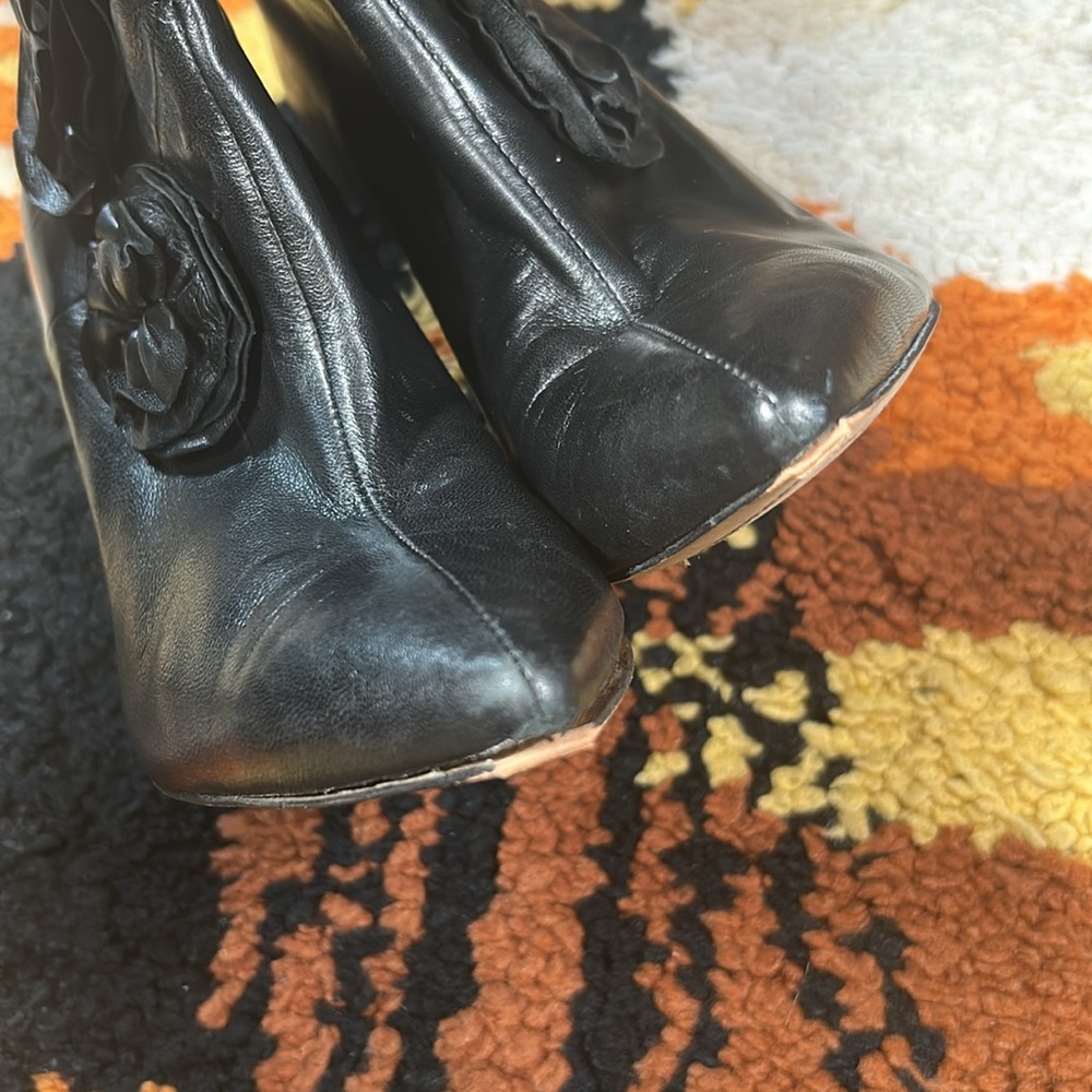 Buttery soft, VINCE CAMUTO, Raes, flower boots!! - Picture 5 of 13